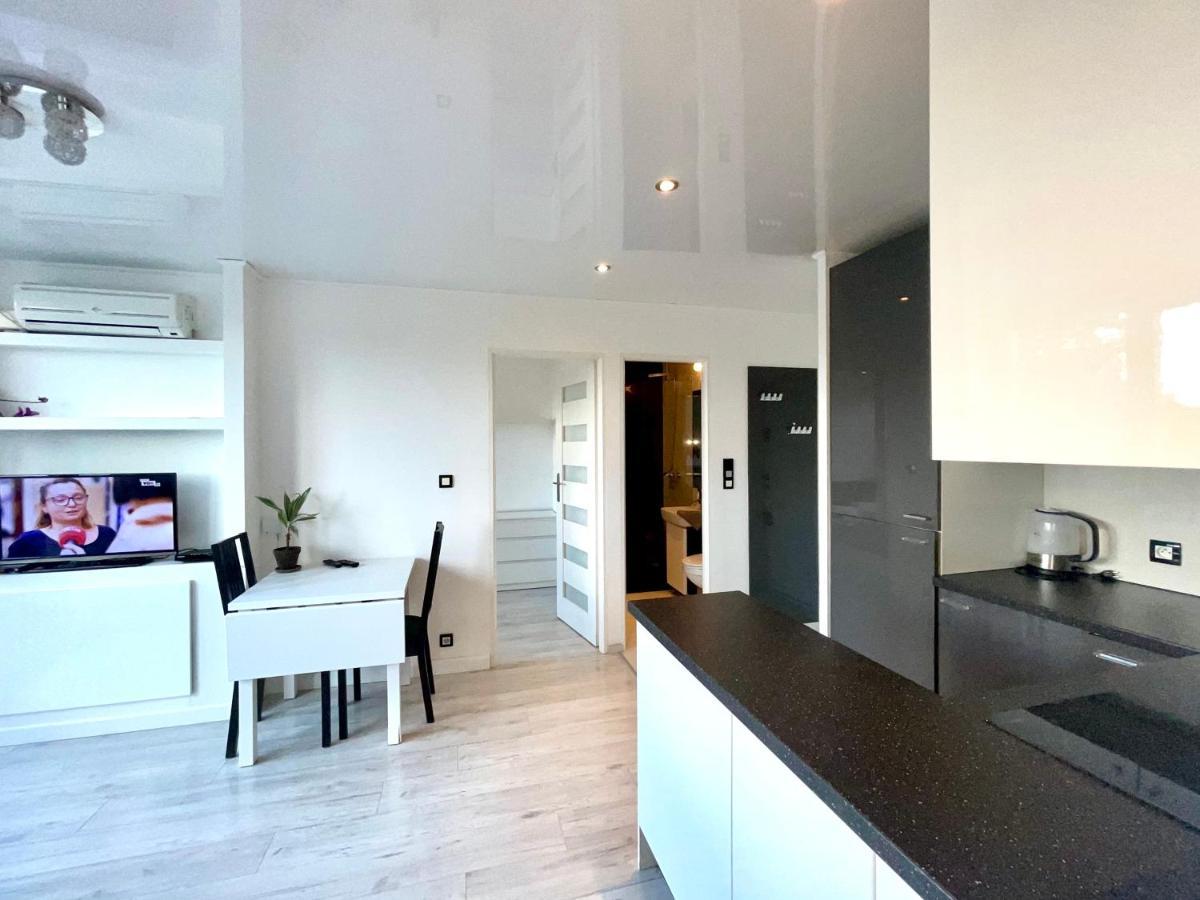 Sasi - Cozy Apartment For 6 People In Centre Варшава Екстериор снимка